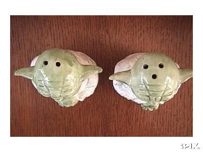 Top of Yoda salt and pepper shakers