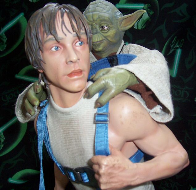 Detail of Sideshow Collectibles Luke/Yoda figurine - faces
