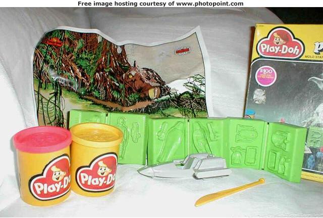 Contents of Play Doh Yoda Play Set