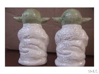 Back of Yoda salt and pepper shakers