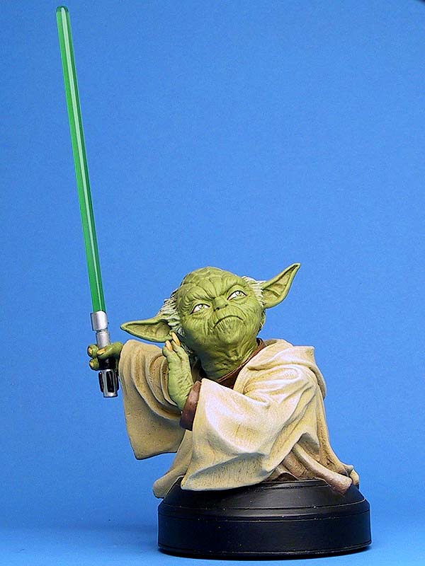 Gentle Giant Yoda minibust with lightsaber