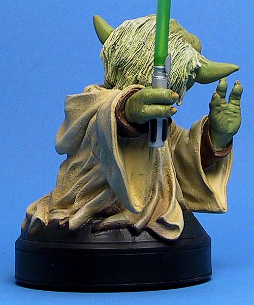 Gentle Giant Yoda minibust - right view
