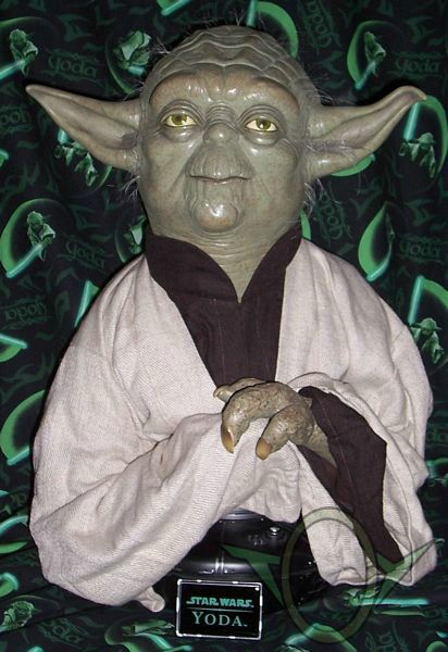 Sideshow Collectibles - Yoda lifesize bust - front
